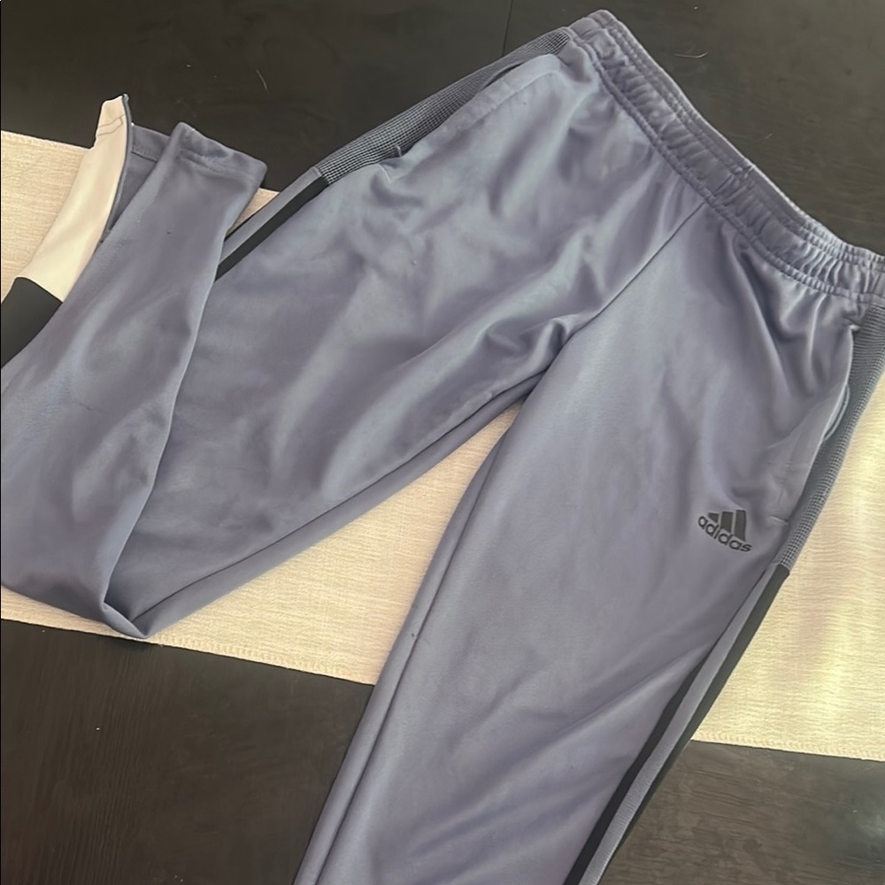 Womens XS Adidas track pant with pockets and ankle zippers